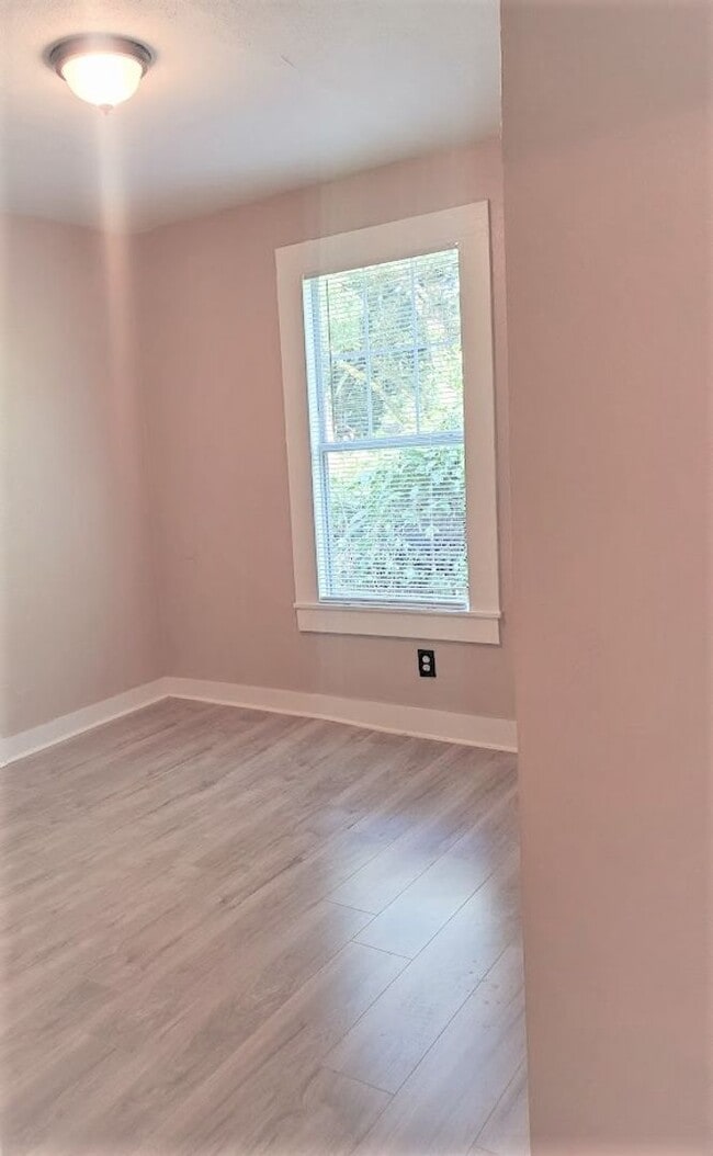 Building Photo - Affordable 2 Bed 1 Bath Home Close to Downtown Pensacola