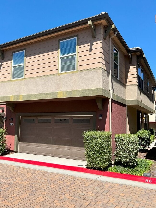 Building Photo - 3 Bed 2 Bath in the Eastlake Vistas