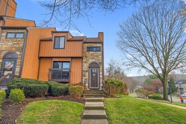 Building Photo - 107 Wimbledon Square