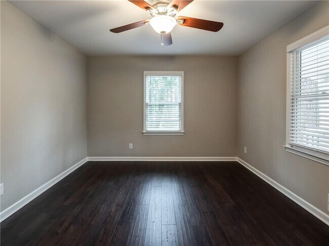 Building Photo - 4745 Hillside Dr
