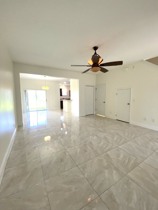 Building Photo - 3050 Rodrick Cir