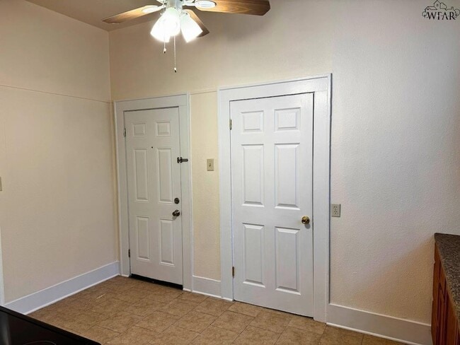 Building Photo - 2007 10th St