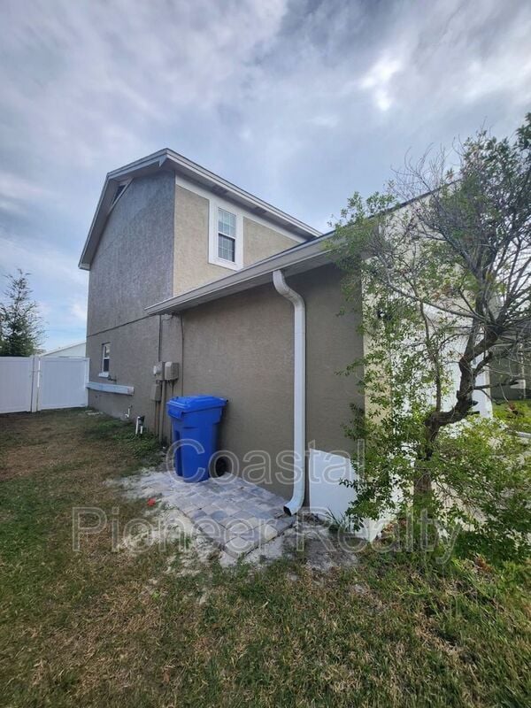 Building Photo - 10121 Sea spray Pl