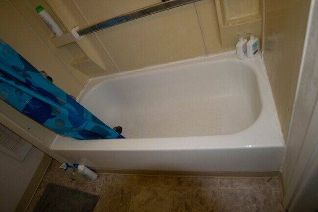 Building Photo - 414 S 12th Ave