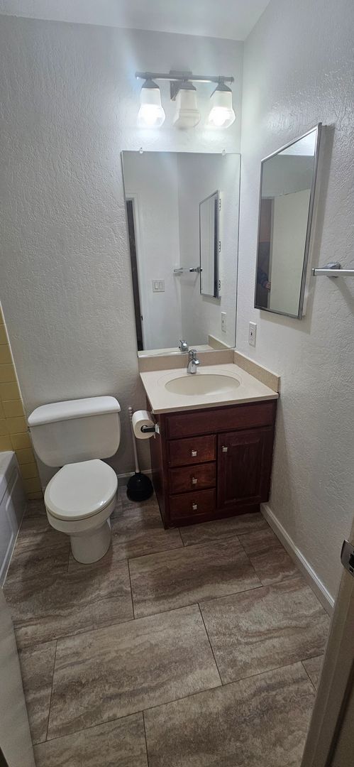 Building Photo - 263 Sharp Cir