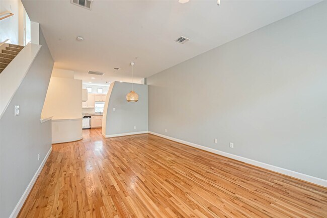 Building Photo - 11315 S Main St