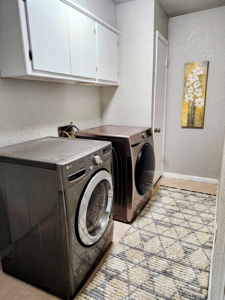 Laundry Room - 4716 Hemlock Cir