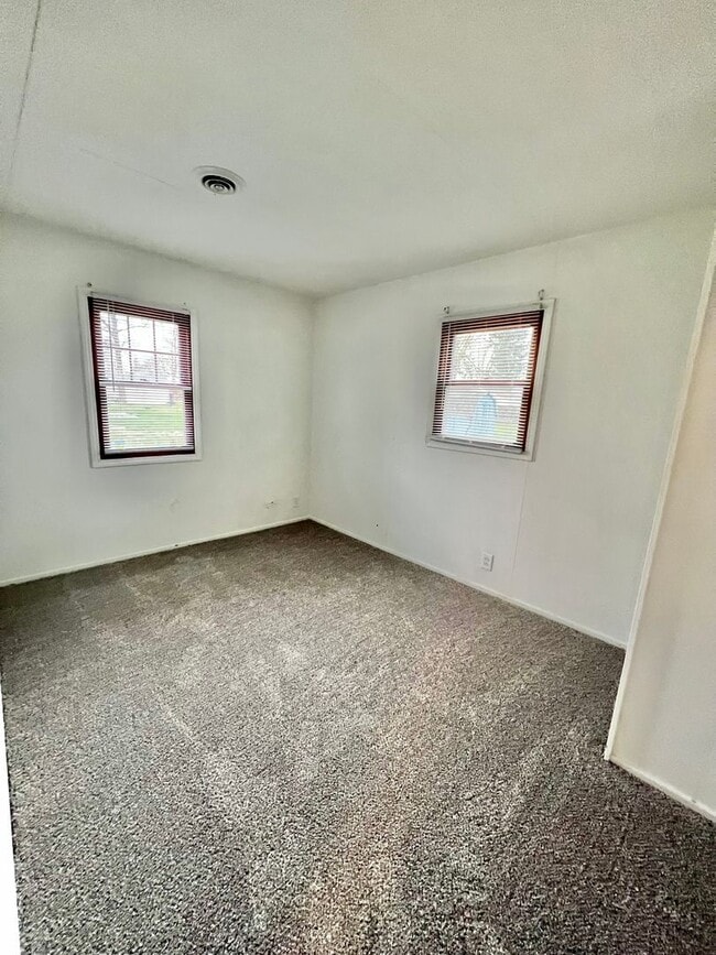 Building Photo - New Listing! 3 bedroom House!