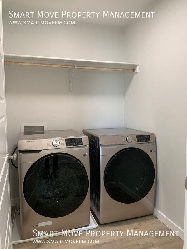 Building Photo - 3553 W Newland St