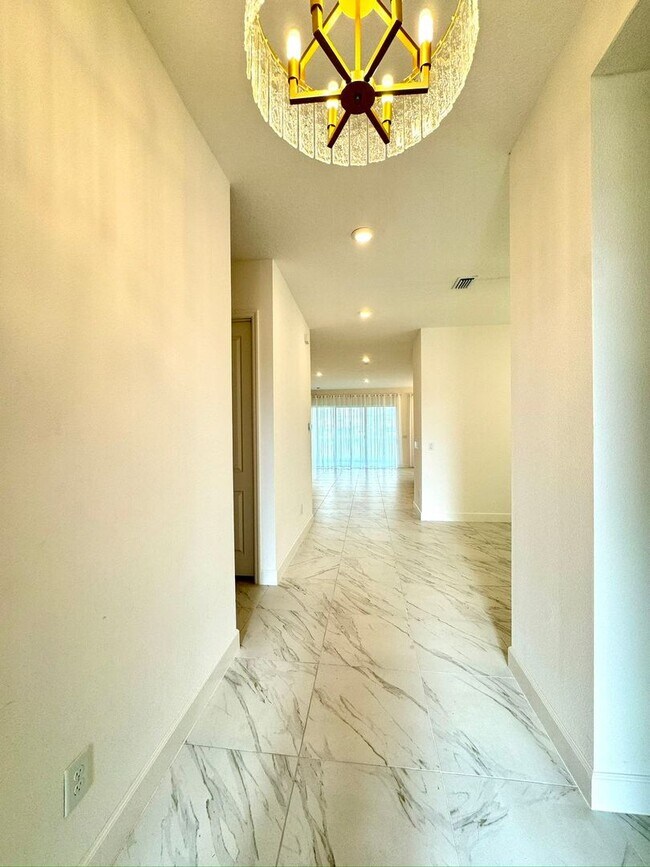 Building Photo - 32792 Tree of Life Ave