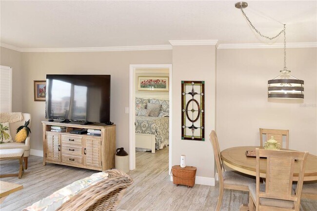 Building Photo - 4900 Brittany Dr S