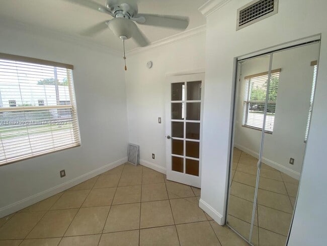 Building Photo - 401 NE 16th Ave