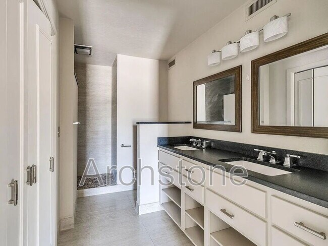 Building Photo - 3063 W Wilshire Blvd