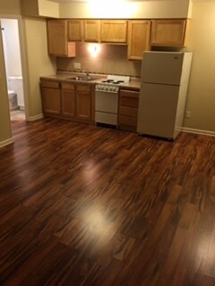 Building Photo - 429 E Broadway St