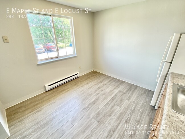 Building Photo - Remodeled 2-Bed with eat-in kitchen! Conve...