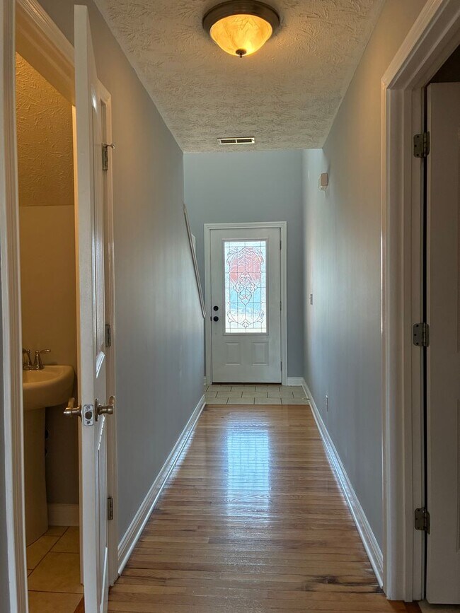 Building Photo - 137 Twin Lakes Dr