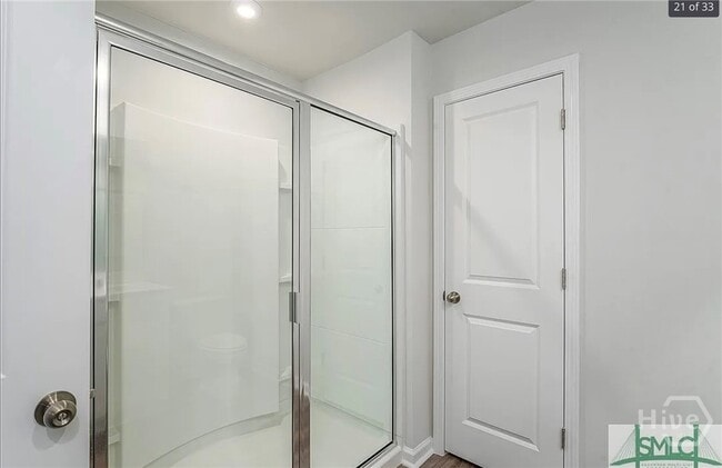 Building Photo - 186 Crosstown Ave