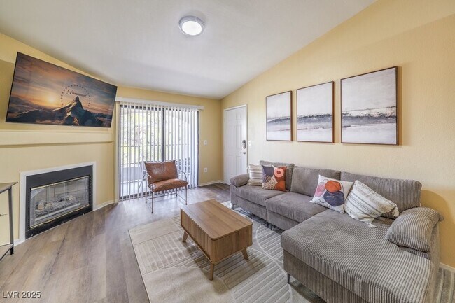 Building Photo - 950 Seven Hills Dr