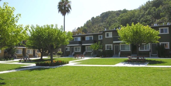 Building Photo - La Brea Apartments
