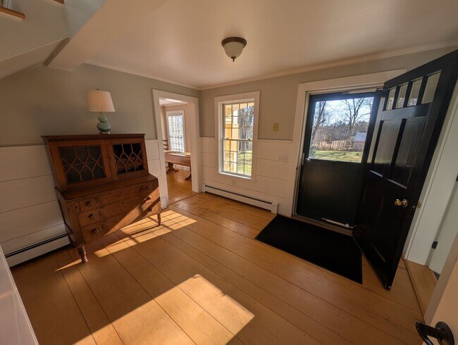 Building Photo - Beautiful 2 Bedroom House