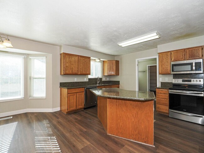 Building Photo - Beautiful House in West Jordan