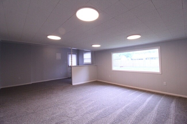 Building Photo - October FREE On This 3 Bedroom 2 Bath Home...