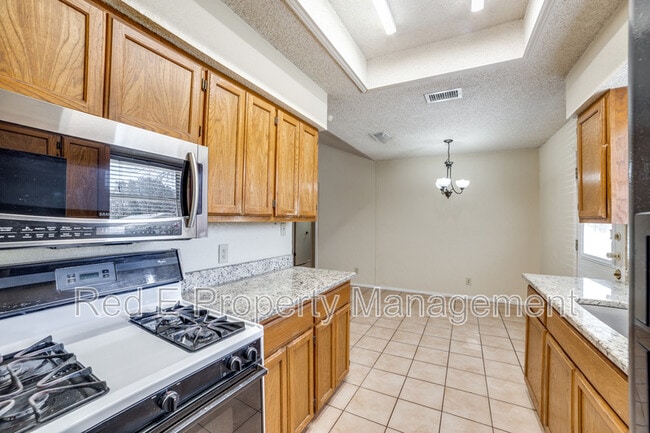 Building Photo - 5602 Ivanhoe St