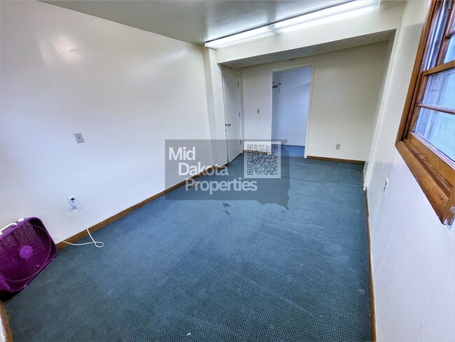 Building Photo - 420 S Duff St