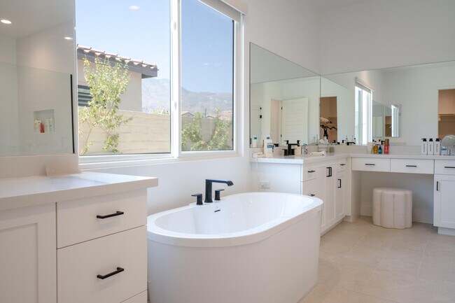 Building Photo - 57535 Cherrywood Pl