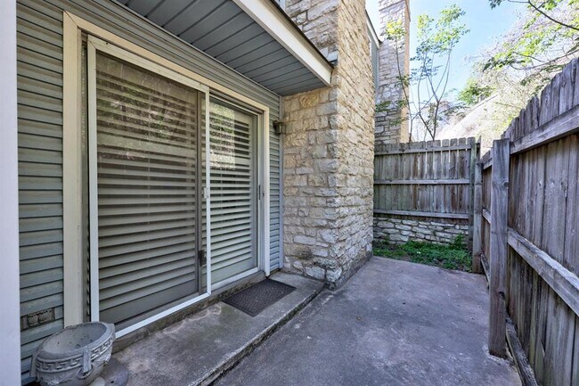 Building Photo - 6821 Old Quarry Ln
