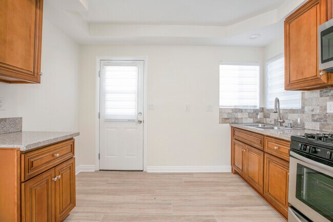 Building Photo - 10955 Burnet Ave