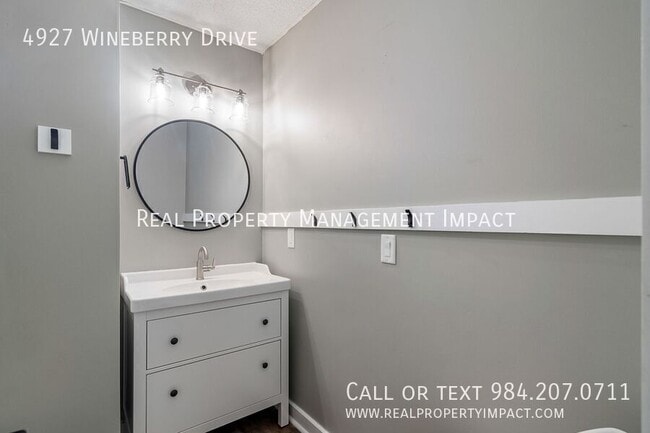 Building Photo - 4927 Wineberry Dr