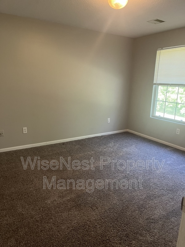 Building Photo - 8203 Woodson Dr