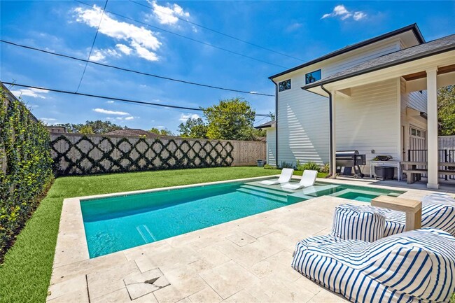 Building Photo - 3115 Castlewood St