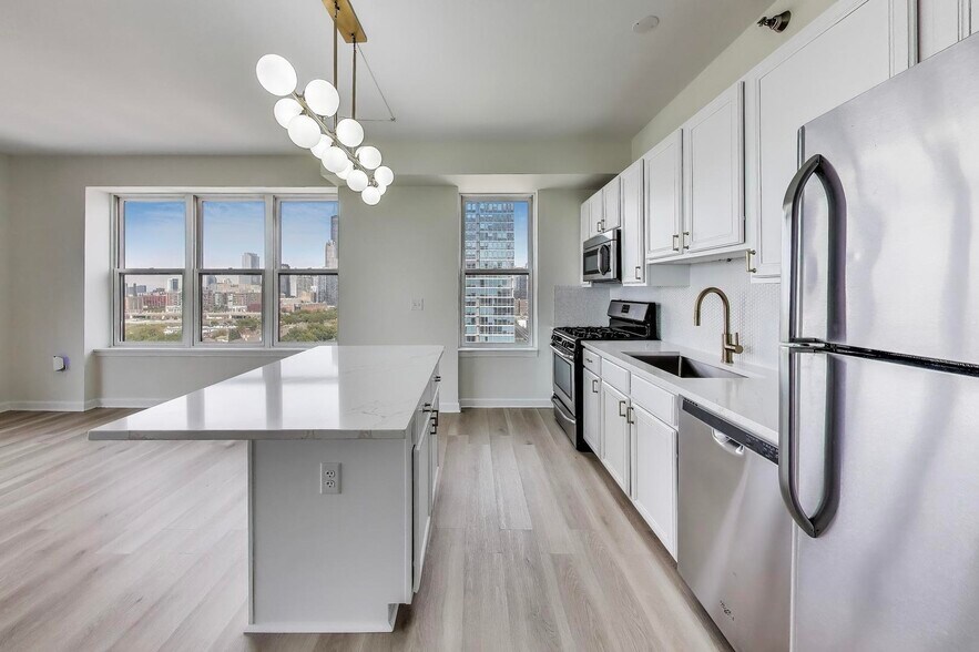 Building Photo - 5 E 14th Pl