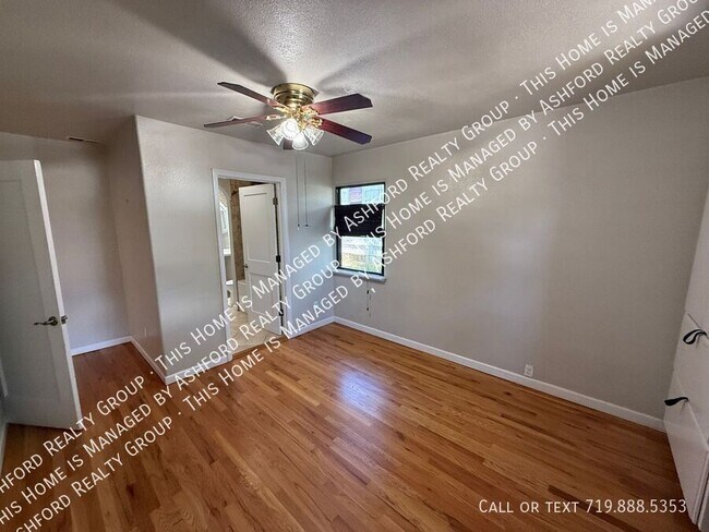 Building Photo - 1220 E San Rafael St