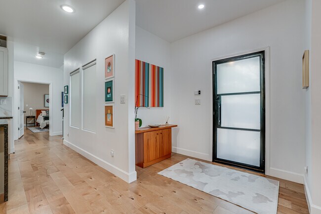 Building Photo - 211 Gibson