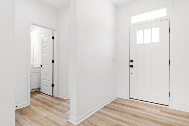 Building Photo - 121 Shadowdale Ln