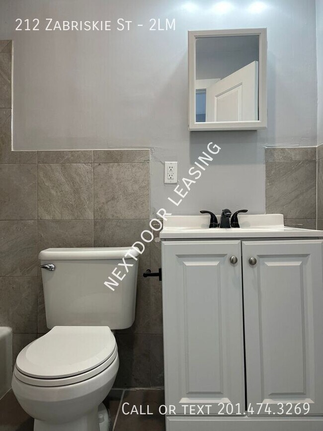 Building Photo - 212 Zabriskie St