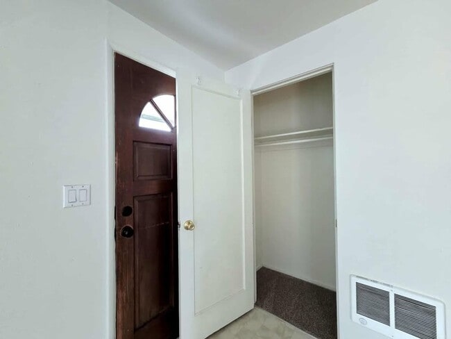 Building Photo - Two Bedrooms & One Bathroom Home $100.00 o...
