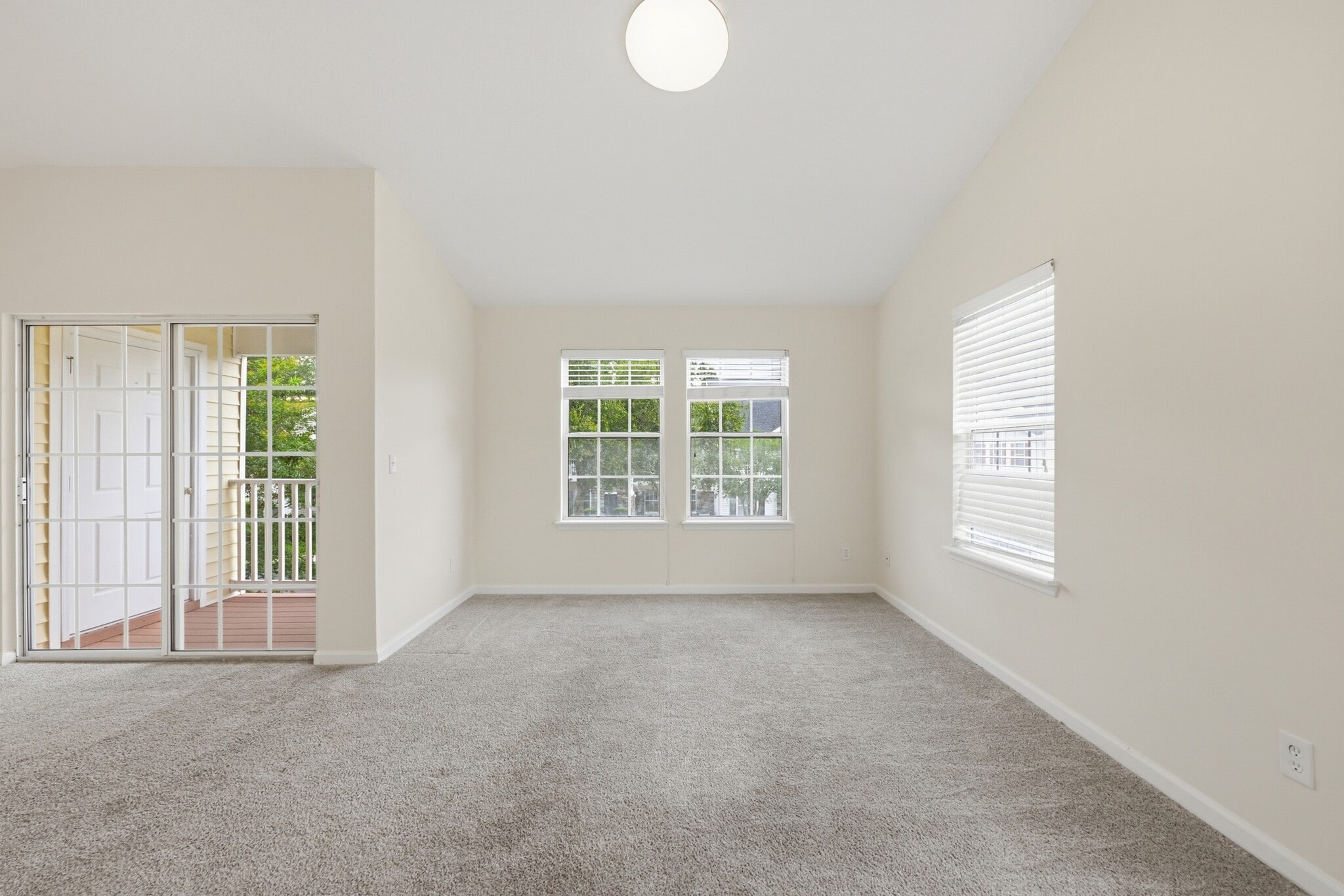 Building Photo - 575 Oakleaf Plantation Pky