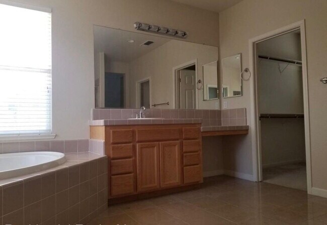 Building Photo - Beautiful 5bd 3.5 Baths House for Rent in Empire Ranch Folsom