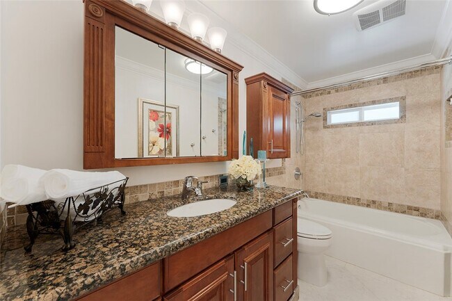Building Photo - 14022 Elmbrook Dr