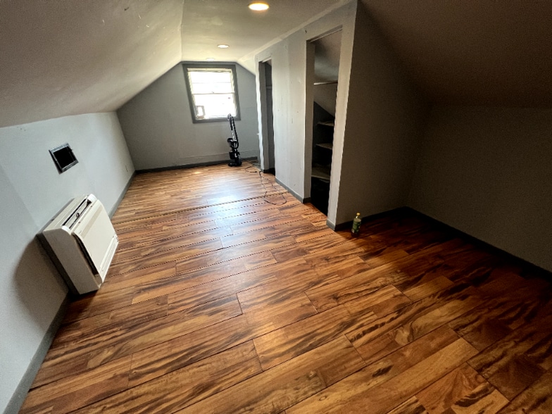 Building Photo - 621 S Rotherwood Ave