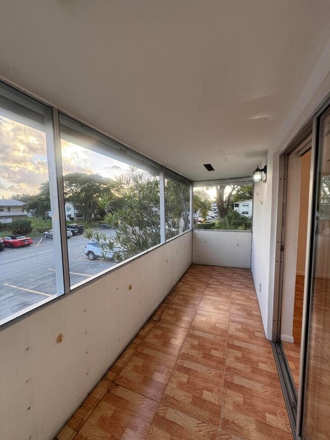 Building Photo - 346 Windsor O