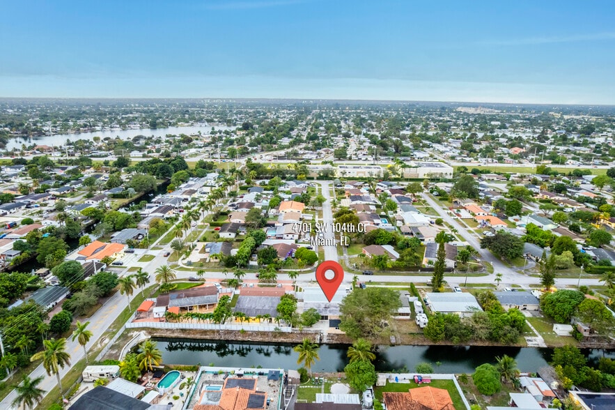 Building Photo - 4701 SW 104th Ct