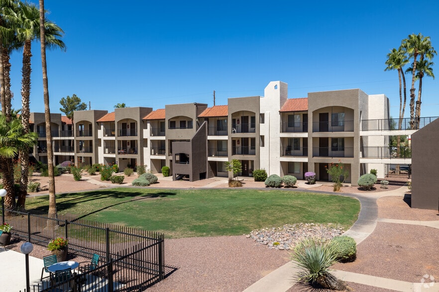 Primary Photo - Casa Bella