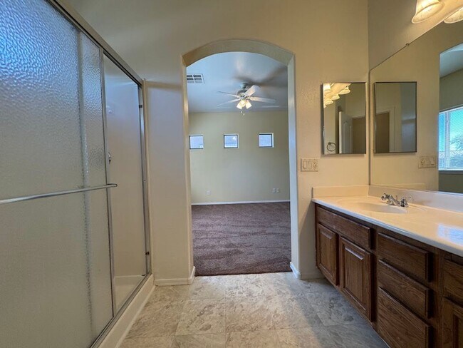 Building Photo - MOVE-IN SPECIAL! $400 OFF MOVE-IN – BEAUTIFULLY UPDATED 3 BEDROOM + OFFICE HOME IN GLENDALE!