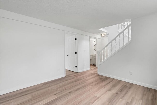 Building Photo - 802 Notre Dame Dr