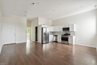 Building Photo - 2 br, 2 bath Triplex - 2133 Master Street B